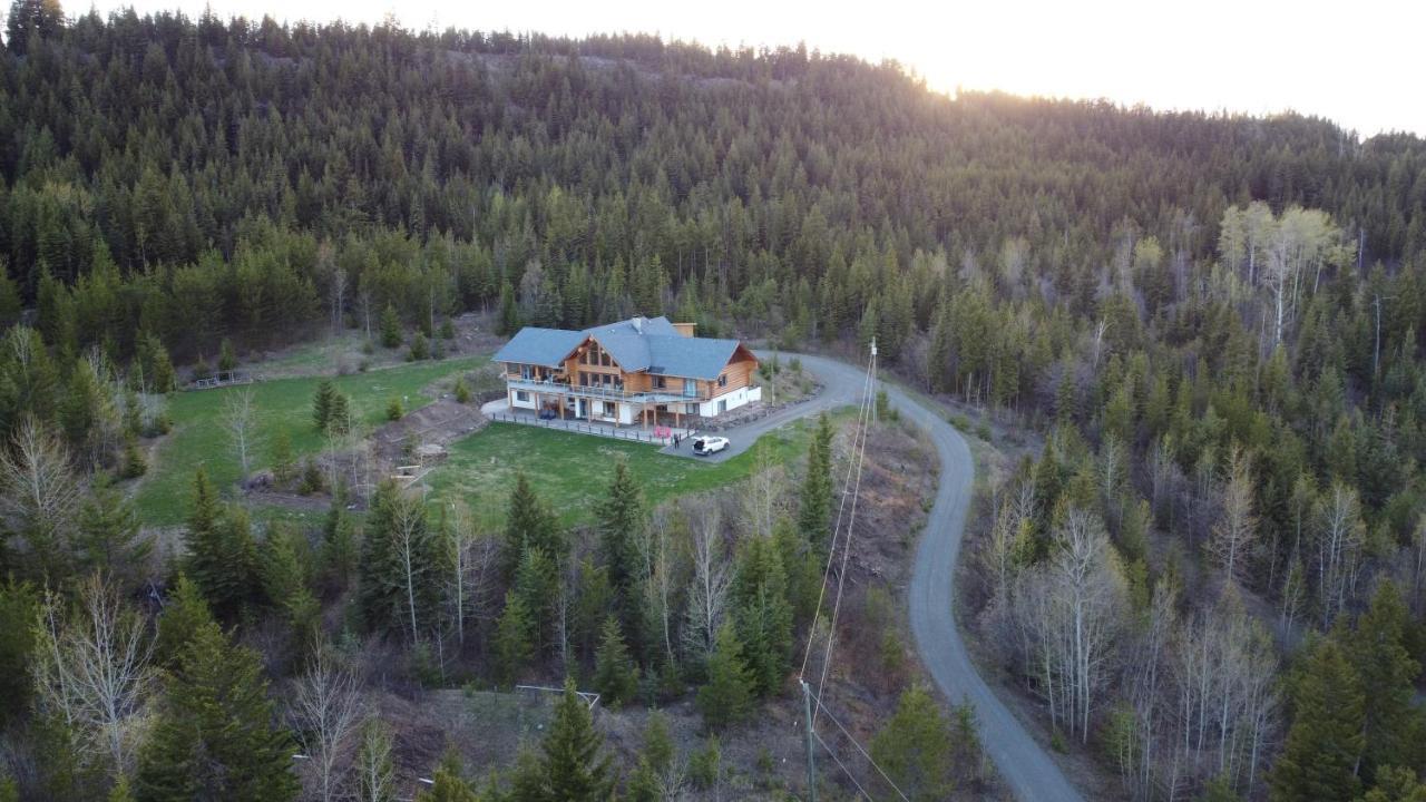 Little Black Bear Lodge/b&b